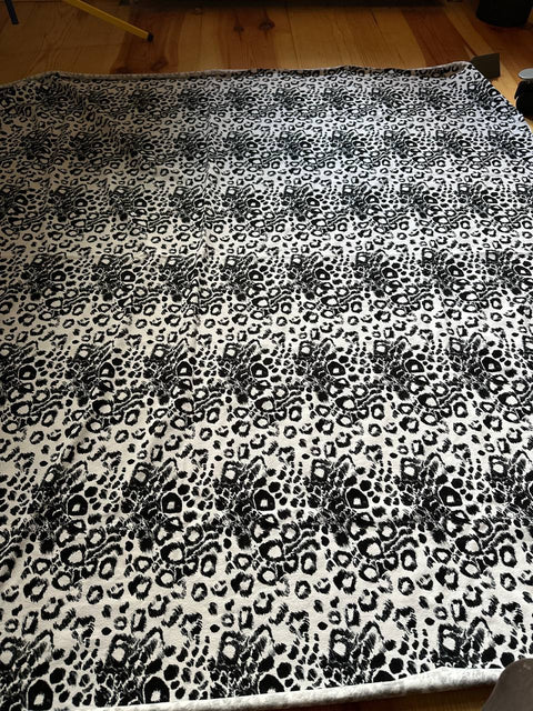 Bio Single Jersey Design "Leo schwarz weiß" Meterware